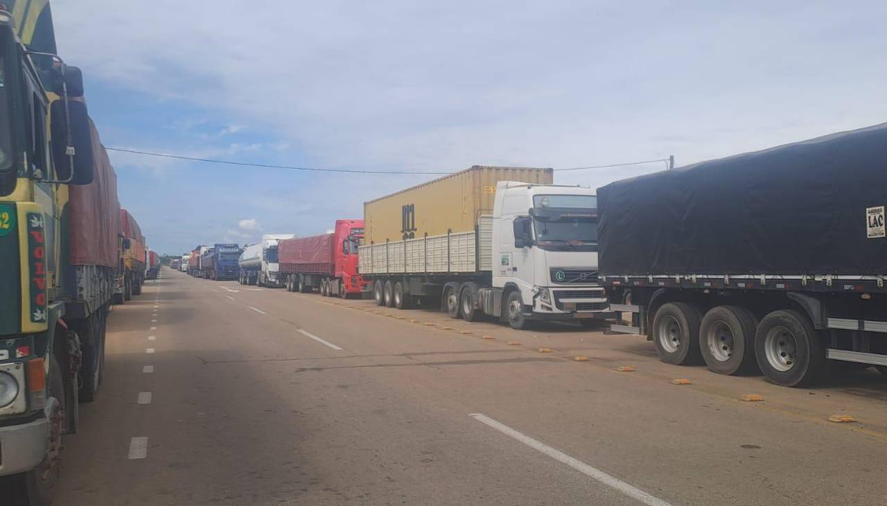 Santa Cruz: Bloqueos en San Julián y Yapacaní obligan a suspender salidas de buses desde la Bimodal