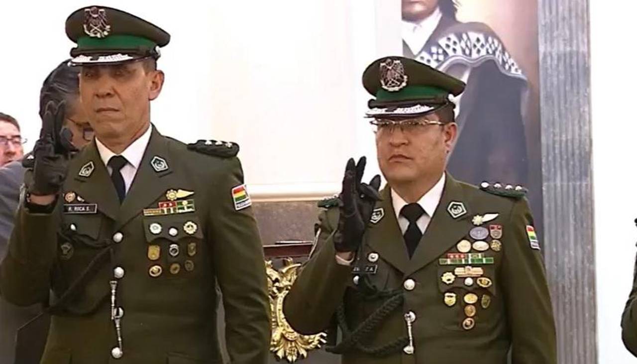 Javier Álvarez es posesionado como nuevo comandante general de la Policía Boliviana
