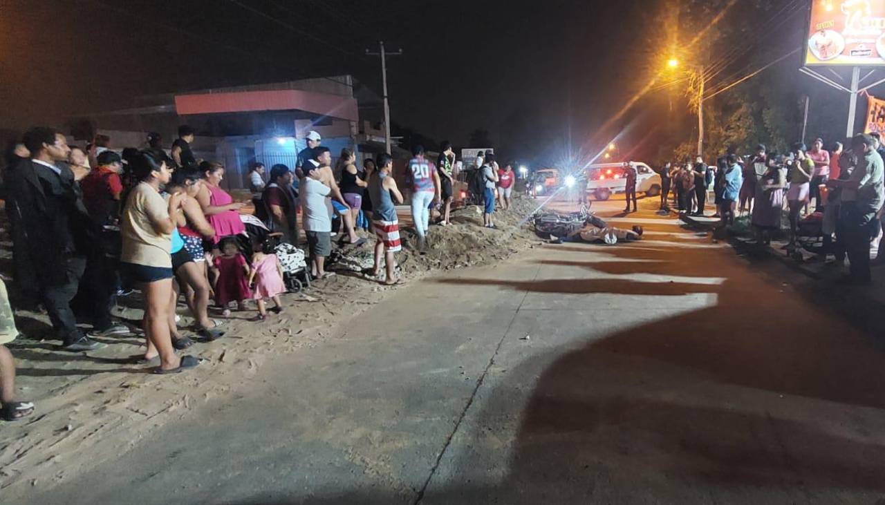 Motociclista fallece tras chocar contra promontorio de tierra en una calle que está siendo asfaltada