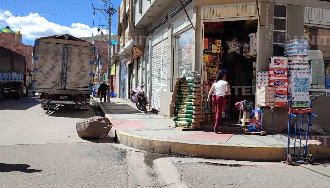 Aceite boliviano en Perú: la botella de casi un litro se vende a 4 soles