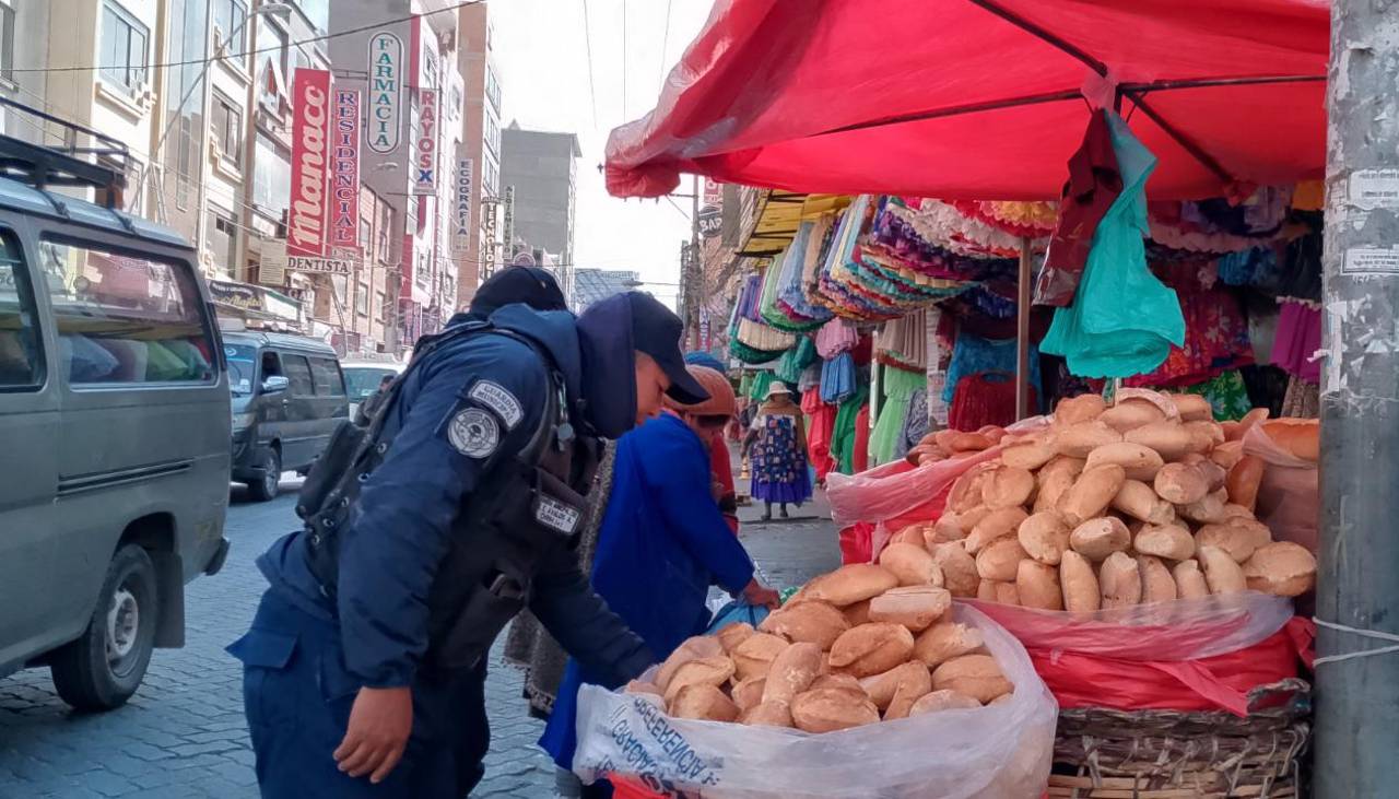 “Si no cumplen, desaparecerá la marraqueta”: Panificadores exigen al Gobierno entrega de harina para elaborar pan 