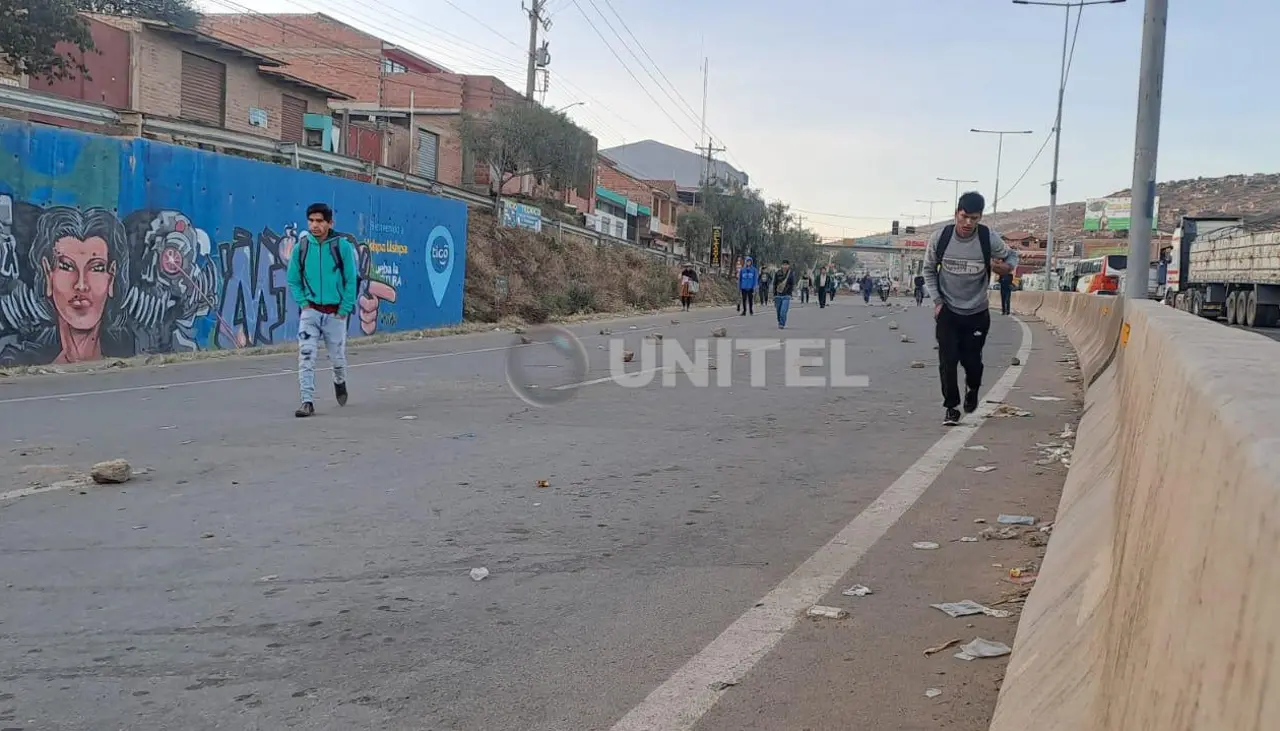 Este jueves arranca con 24 bloqueos en el país, más de la mitad están en Cochabamba