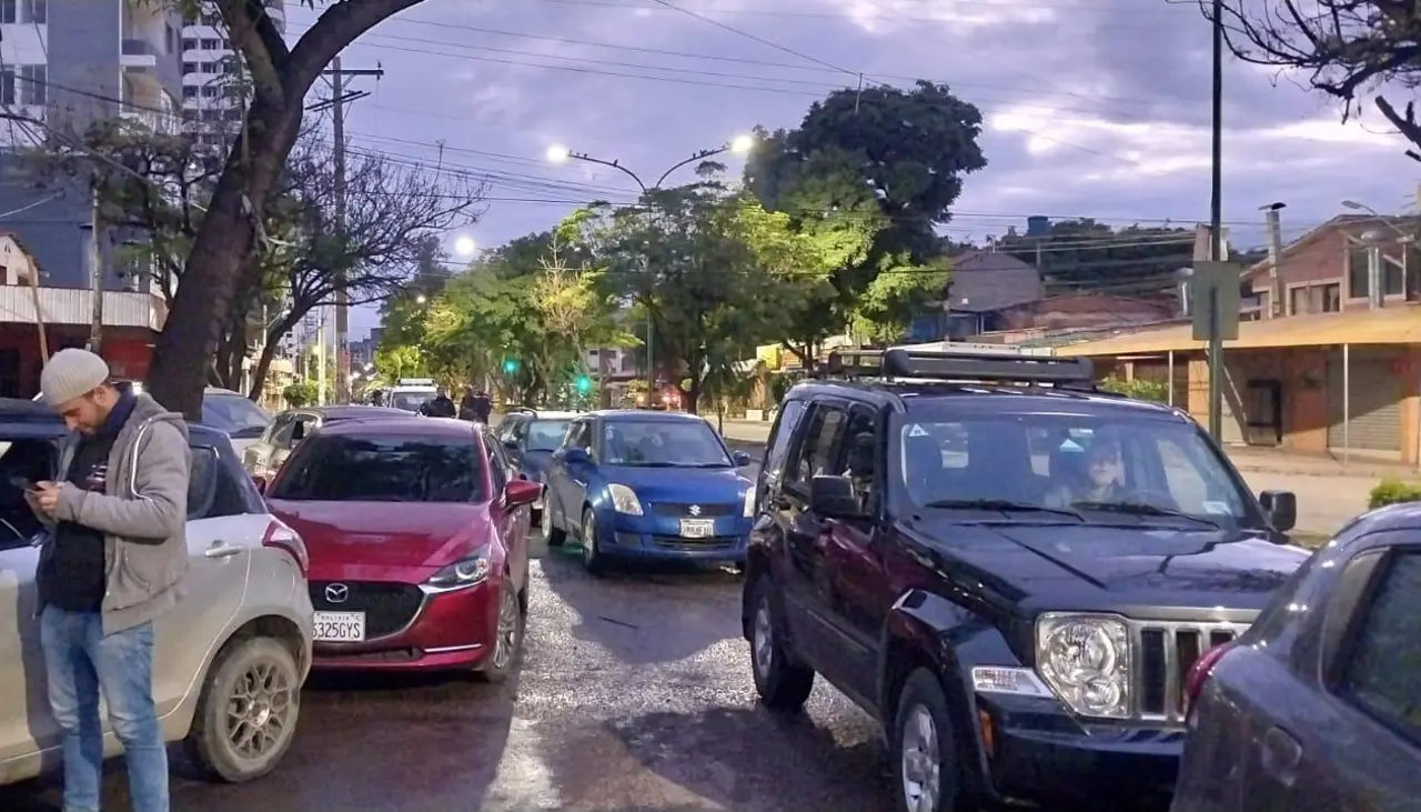 Videos: Las filas por combustible no desaparecen en el eje del país pese al anuncio de incremento de despachos 