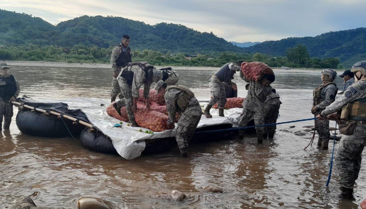 Comisan 120 yutes de limón y 100 bolsas de fideo que eran trasladados a Argentina