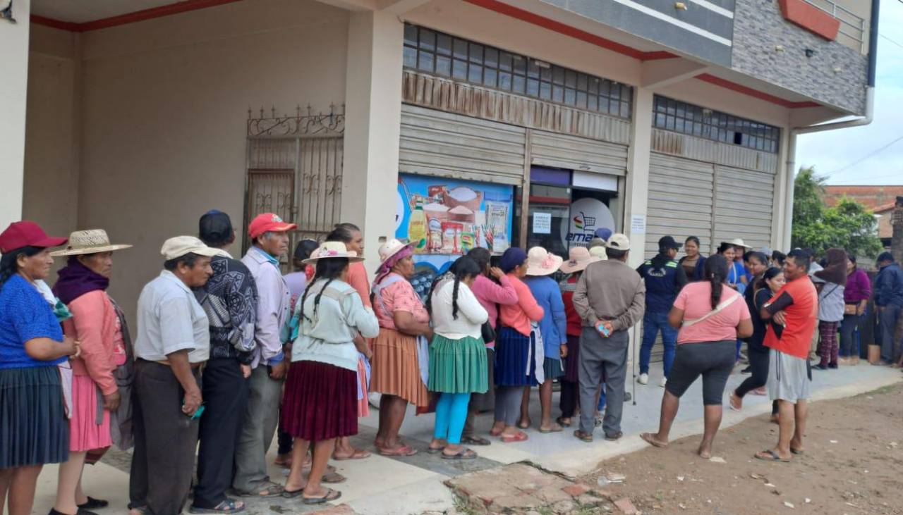 De Bs 50,50 a Bs 70, sube el precio de la arroba de arroz en supermercados de Emapa