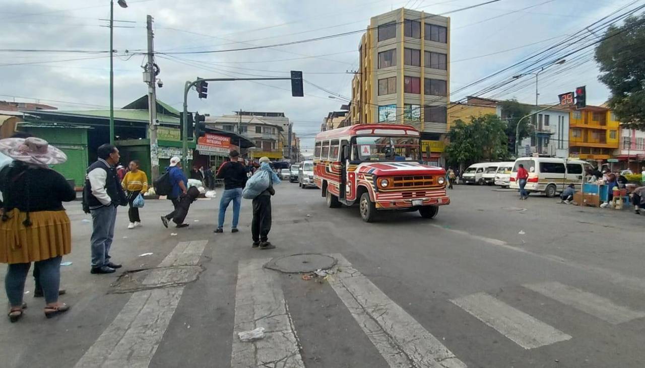 “Hay una disminución drástica de vehículos a diésel”: Alcaldía espera propuesta del transporte para el pasaje en Cochabamba 