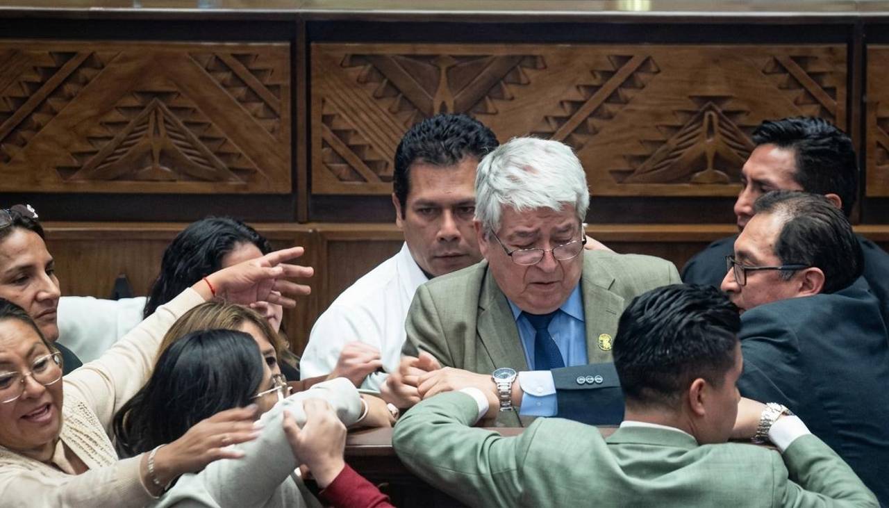 En medio de gritos y empujones , Roberto Castro es reelegido como presidente de la Cámara de Diputados para la legislatura 2026-2027