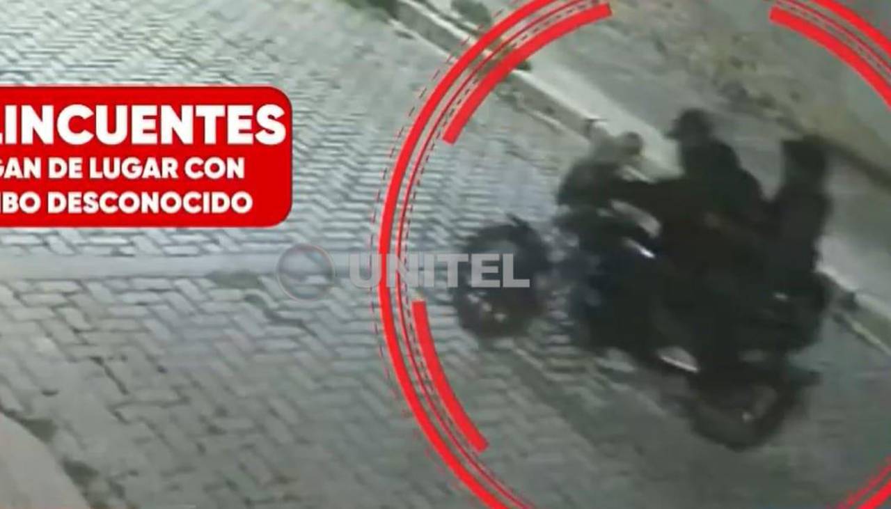 Video: En cuestión de minutos, delincuentes vulneran cadenas y roban dos motocicletas en un barrio de La Paz