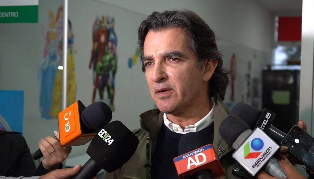 Saavedra dice que 11 trabajadores en salud no asistieron a sus fuentes laborales y anuncia destituciones