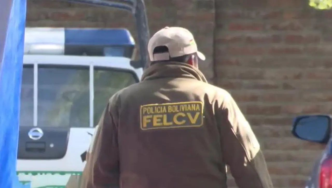 Militar golpea y ataca con un arma blanca a su esposa en medio de una discusión