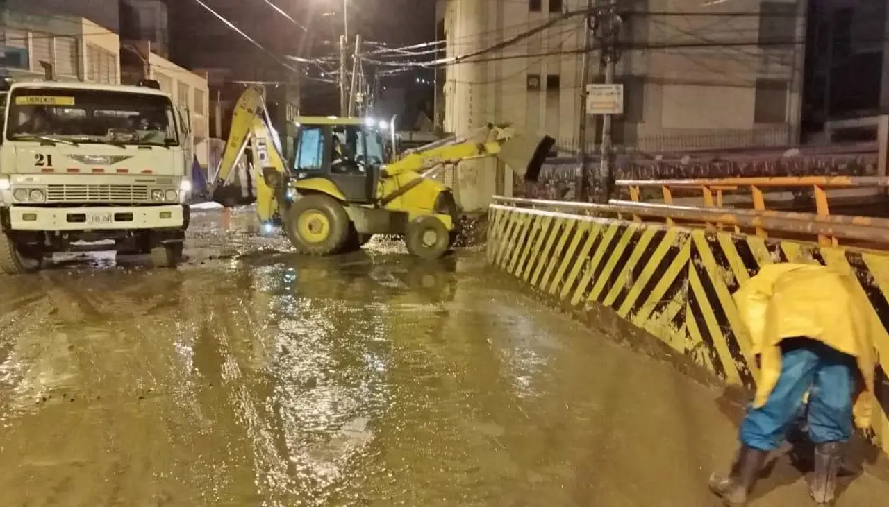 Lluvia: gran cantidad de material fue arrastrado por el río Aruntaya afectando a la zona sur de La Paz