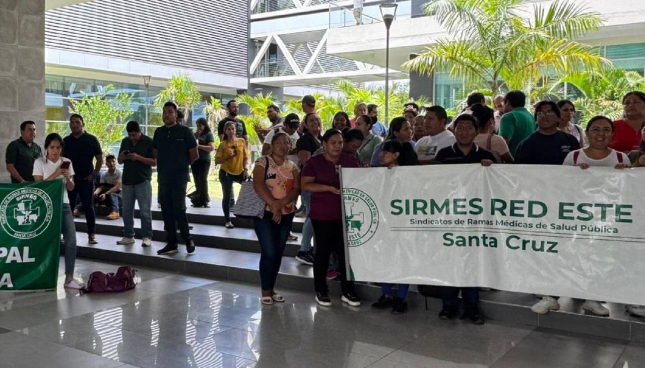 Fesirmes protesta en la Quinta Municipal y exige a la Alcaldía cruceña la recontratación del 100% del personal