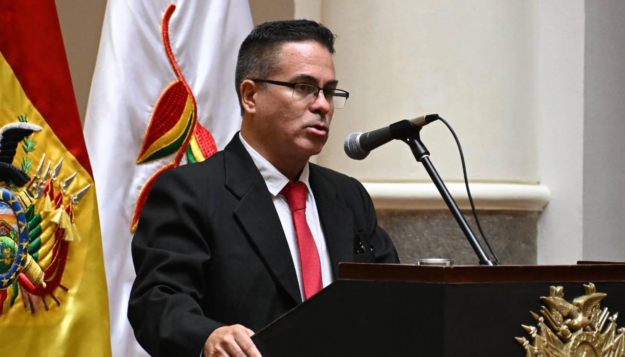 Fiscal general admite que su esposa es familiar de un asesor de Camacho y descarta influencias