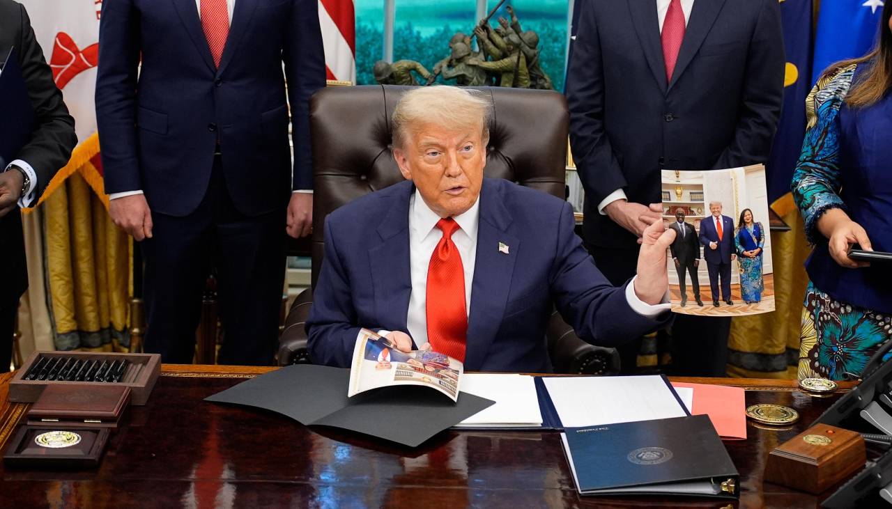Trump logra de madrugada avanzar a voto final en la Cámara de su proyecto presupuestario