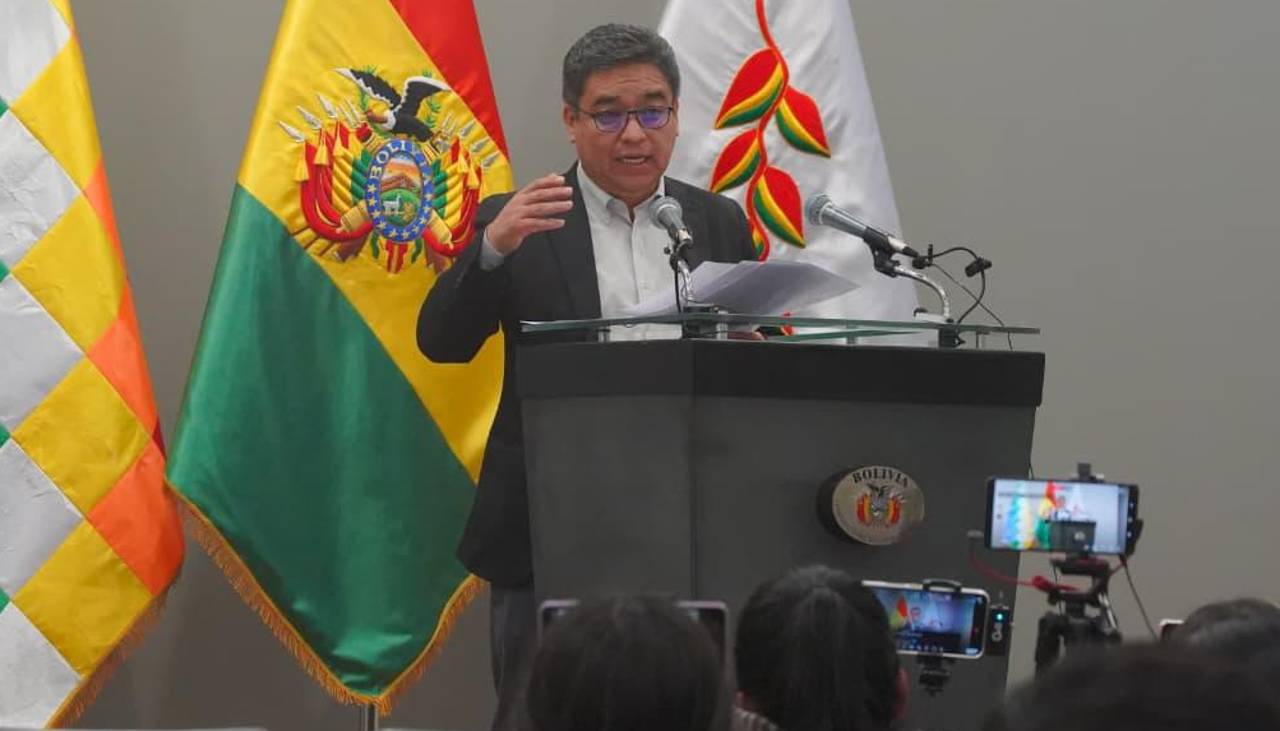Vocero responde a Tuto por la droga incautada en Chile y defiende la lucha antidrogas del Gobierno
