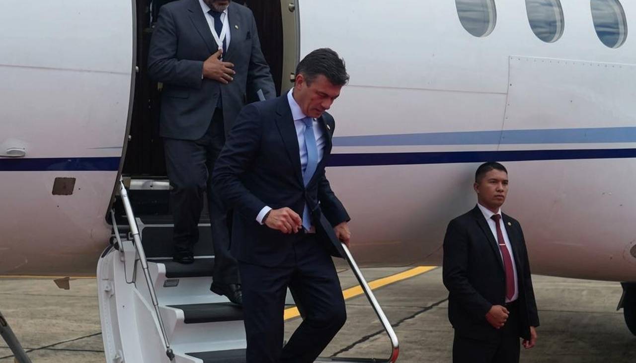 Vocero presidencial: Paz viaja a Europa en busca de “cooperación, inversión y recursos para reconstruir Bolivia”
