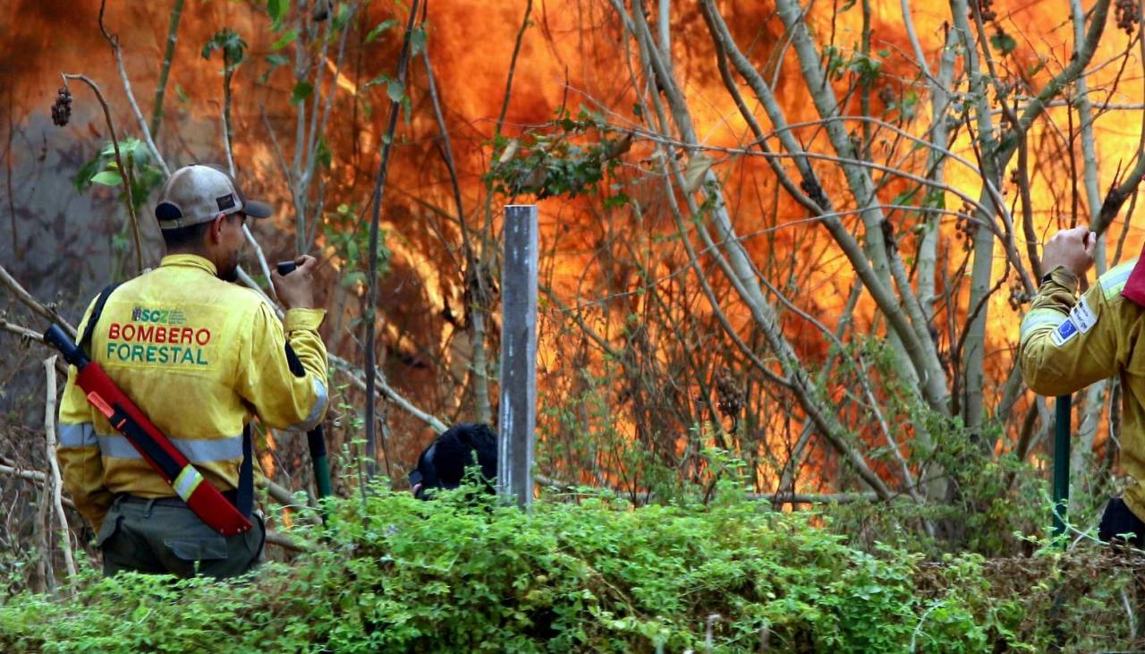 Los incendios forestales devastan áreas protegidas del oriente de Bolivia pese a lluvias