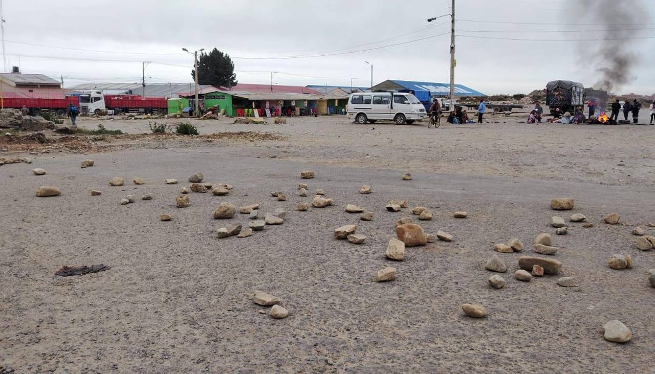Gremiales y transportistas alistan acción penal contra ejecutivo de la COB por bloqueos