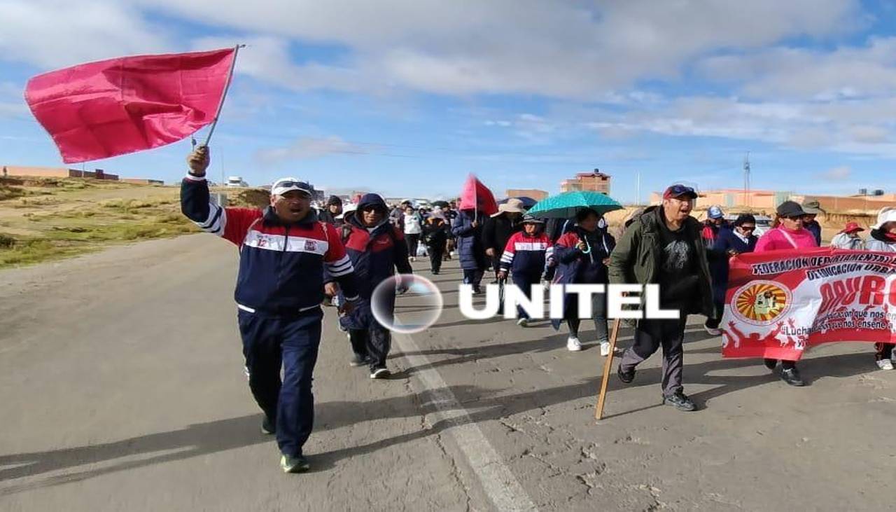 Los maestros emprenden la recta final de su marcha y se dirigen a El Alto para sumarse al cabildo de la COB