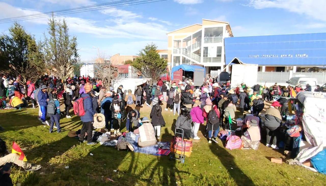 Los maestros emprenden la recta final de su marcha y se dirigen a El Alto para sumarse al cabildo de la COB