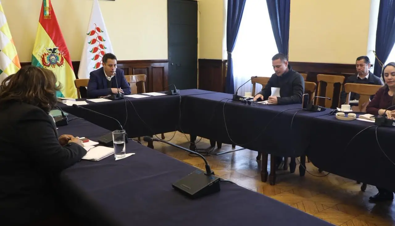 Conforman Comisión de Diálogo liderada por Lara y convocan a Rodrigo Paz y movilizados para este miércoles