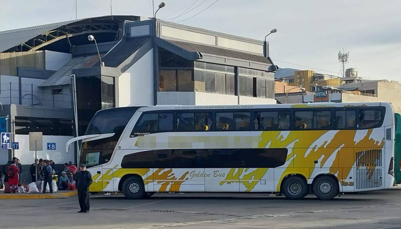 Pese a reporte de deslizamientos en la ruta nueva a Santa Cruz, las salidas desde la terminal de Cochabamba son normales