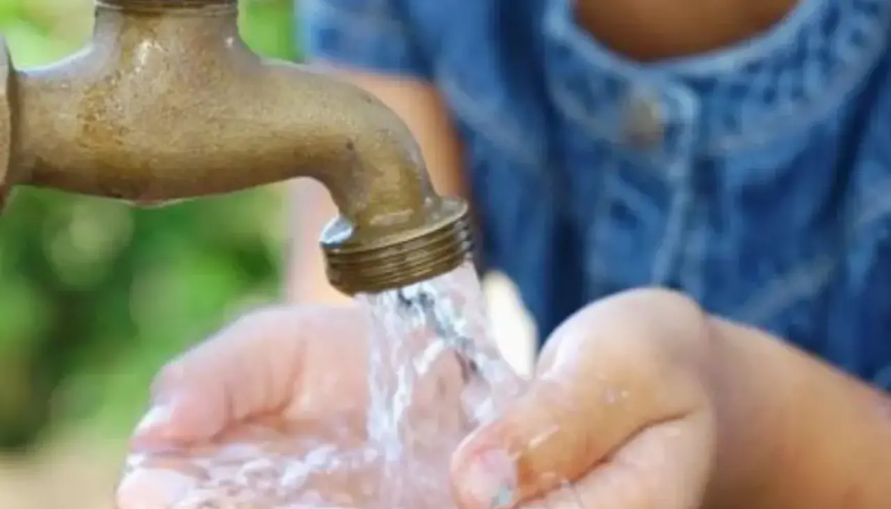 Se restablece el servicio de agua potable en distintas zonas de la capital cruceña