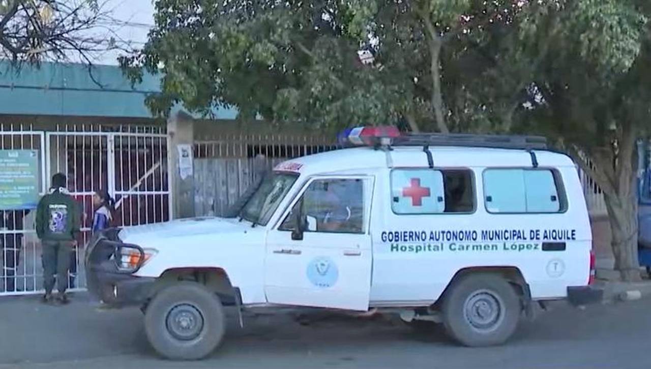 Hombre fue hallado con golpes en la cabeza y sin identificación en plena vía pública en Aiquile 
