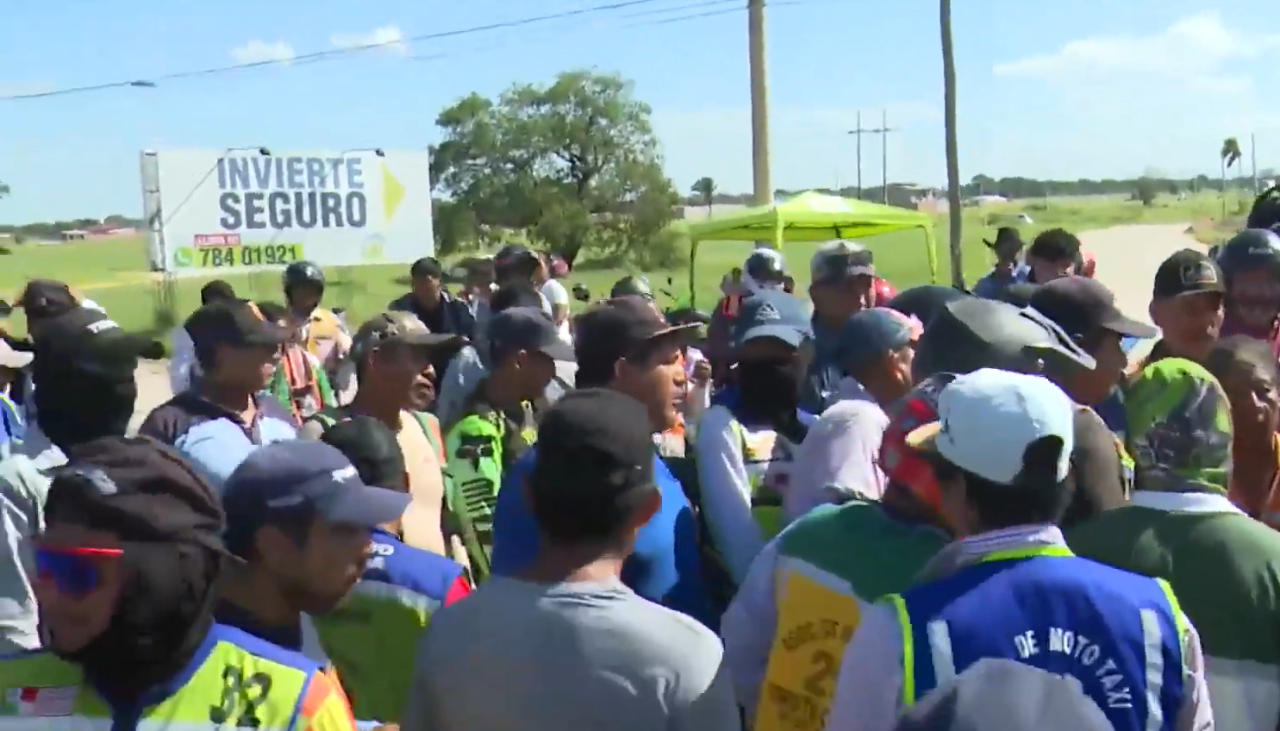 Tensión en punto de bloqueo: Pelea entre mototaxistas por diferencias respecto a la medida de presión
