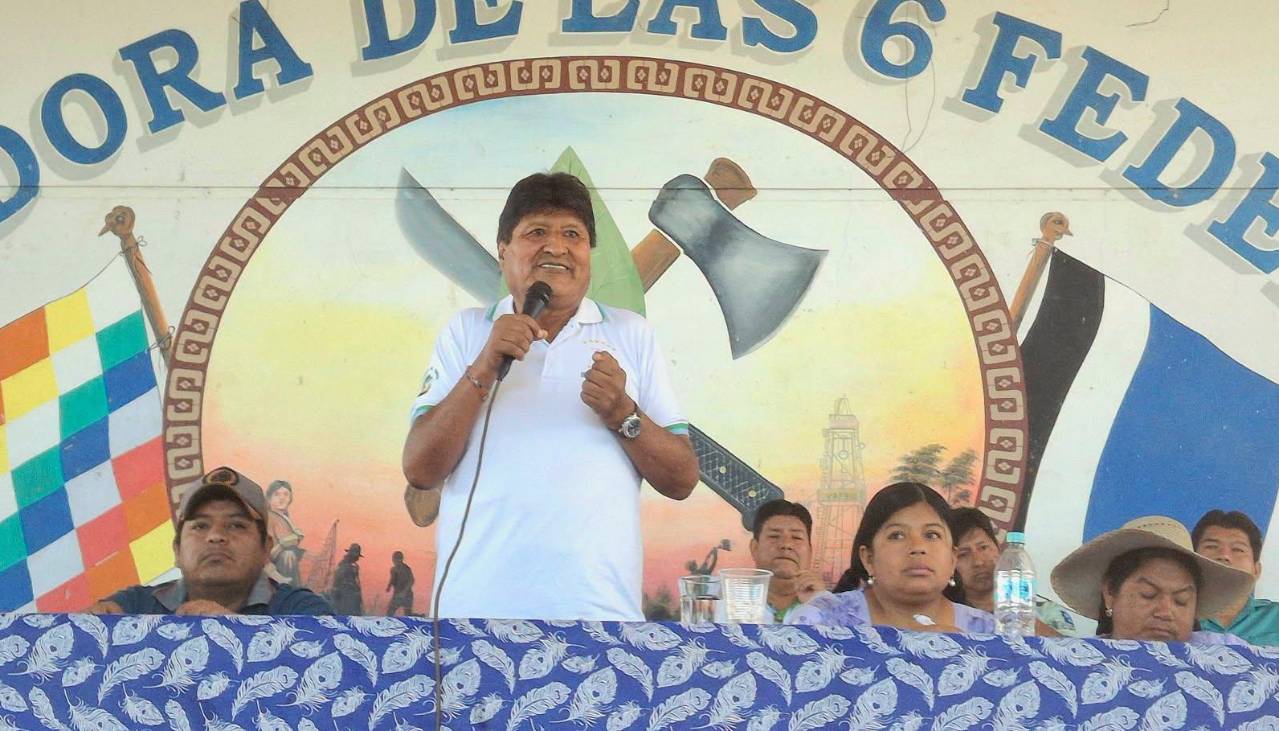 Evo Morales dice que tenía un revólver bañado en oro que le regaló el “presidente de Rusia”