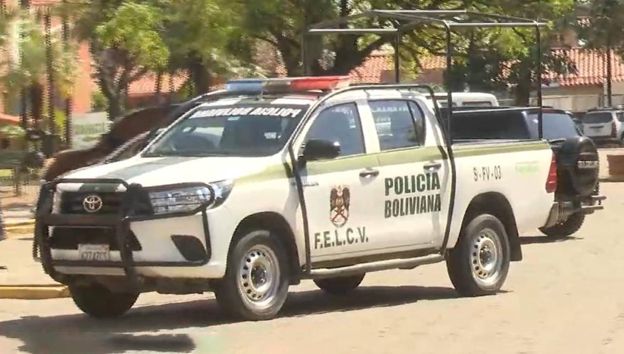 Hombre apuñaló a su expareja, disparó a su hija de 16 años y luego atentó contra su propia vida