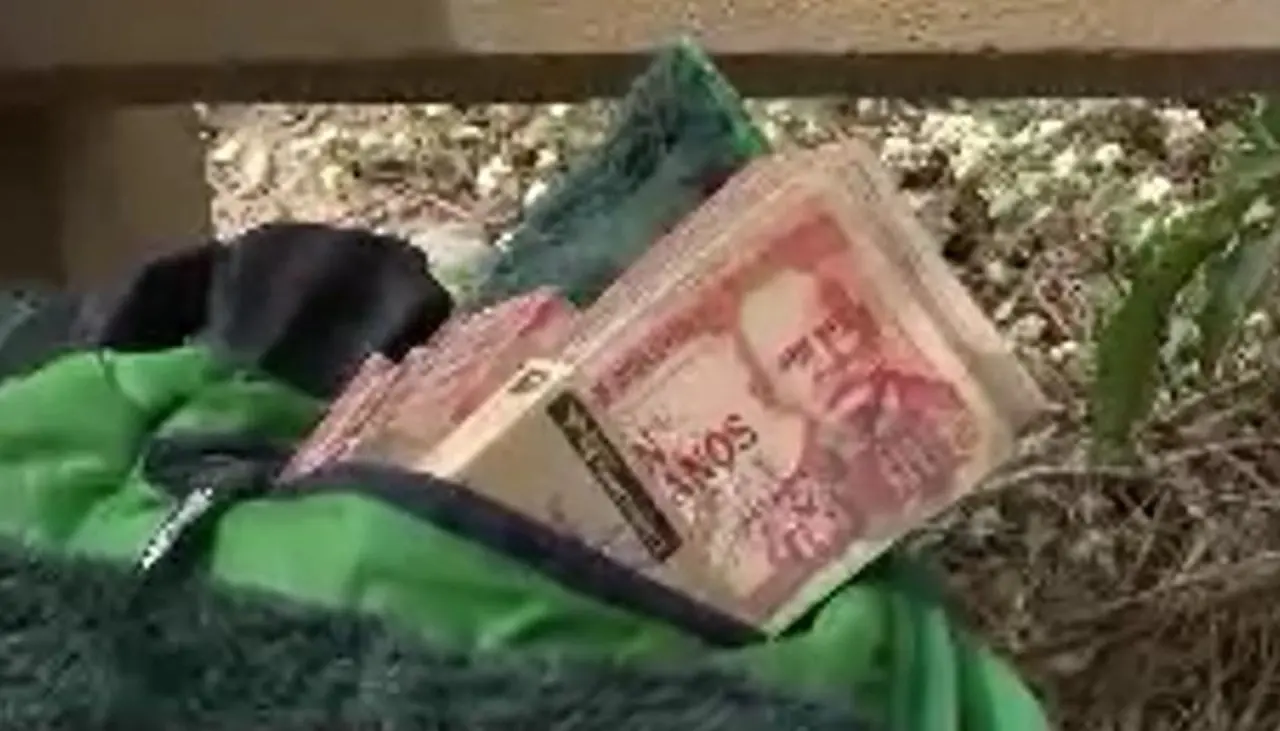 Encuentran a un hombre que llevaba Bs 35 mil en el bloqueo en Parotani