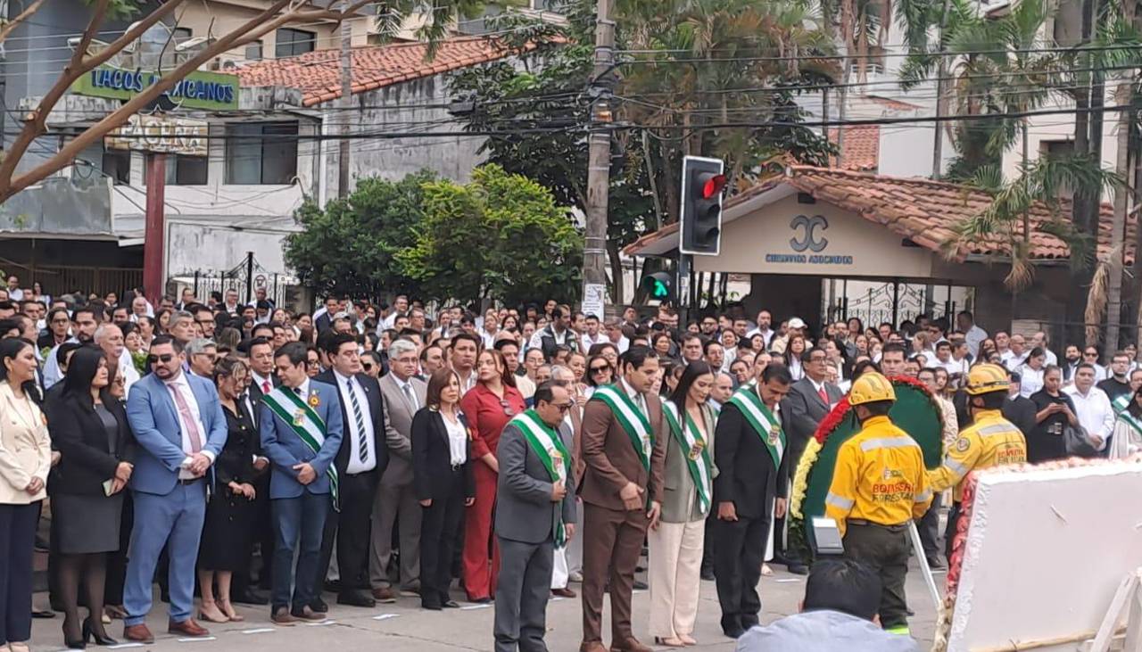 Bicentenario: Actos en Santa Cruz se desarrollan sin el alcalde Fernández ni el gobernador Aguilera