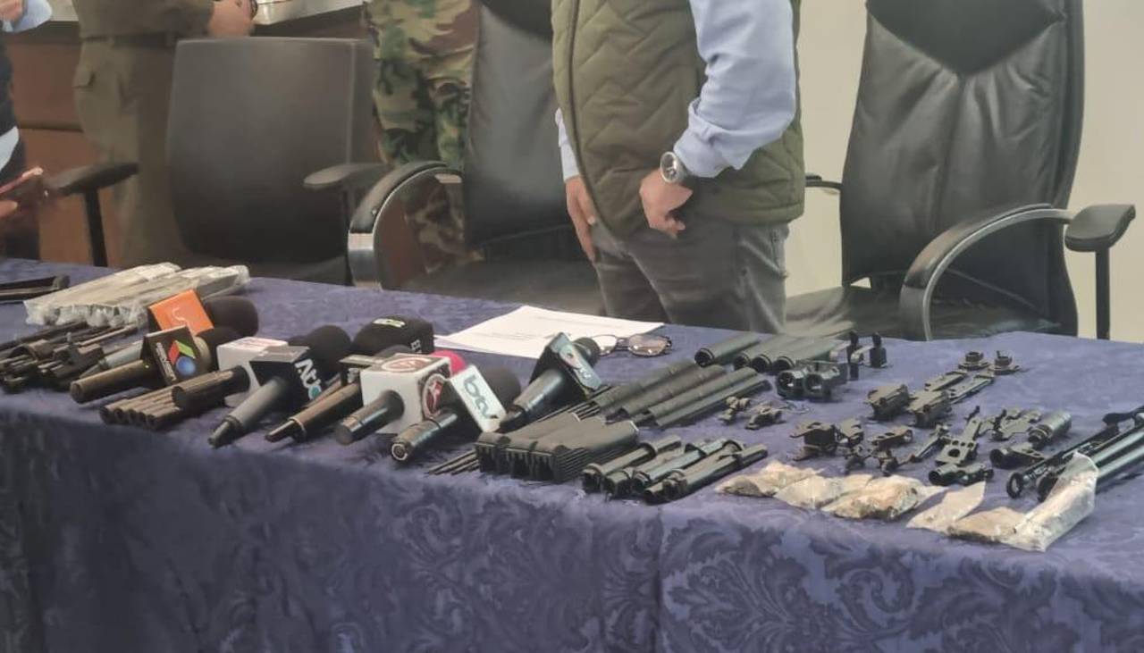 Ministro de Gobierno dice que se presume que armas de guerra halladas en Viru Viru son para clanes del narcoterrorismo