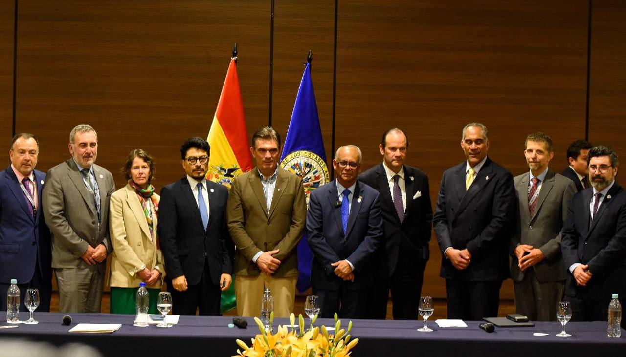 Estados Unidos se suma a los miembros de la Misión OEA y respalda a Rodrigo Paz 