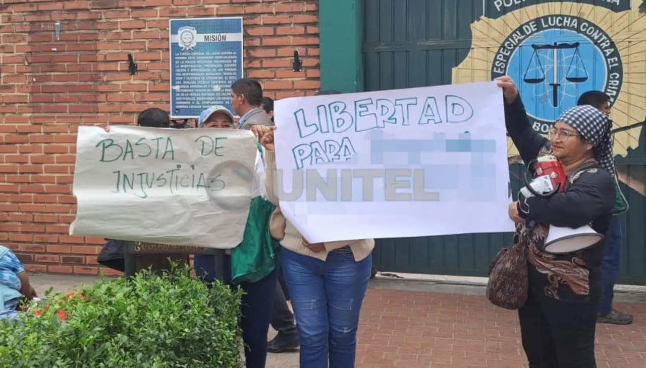 Se instala vigilia por el tiktoker investigado por el delito de difusión de información falsa