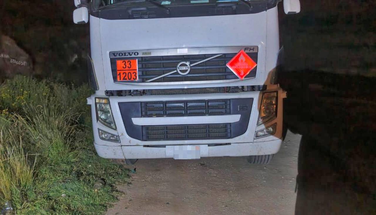 Hallan a un hombre sin vida debajo de un camión, presumen que fue aplastado por el mismo vehículo