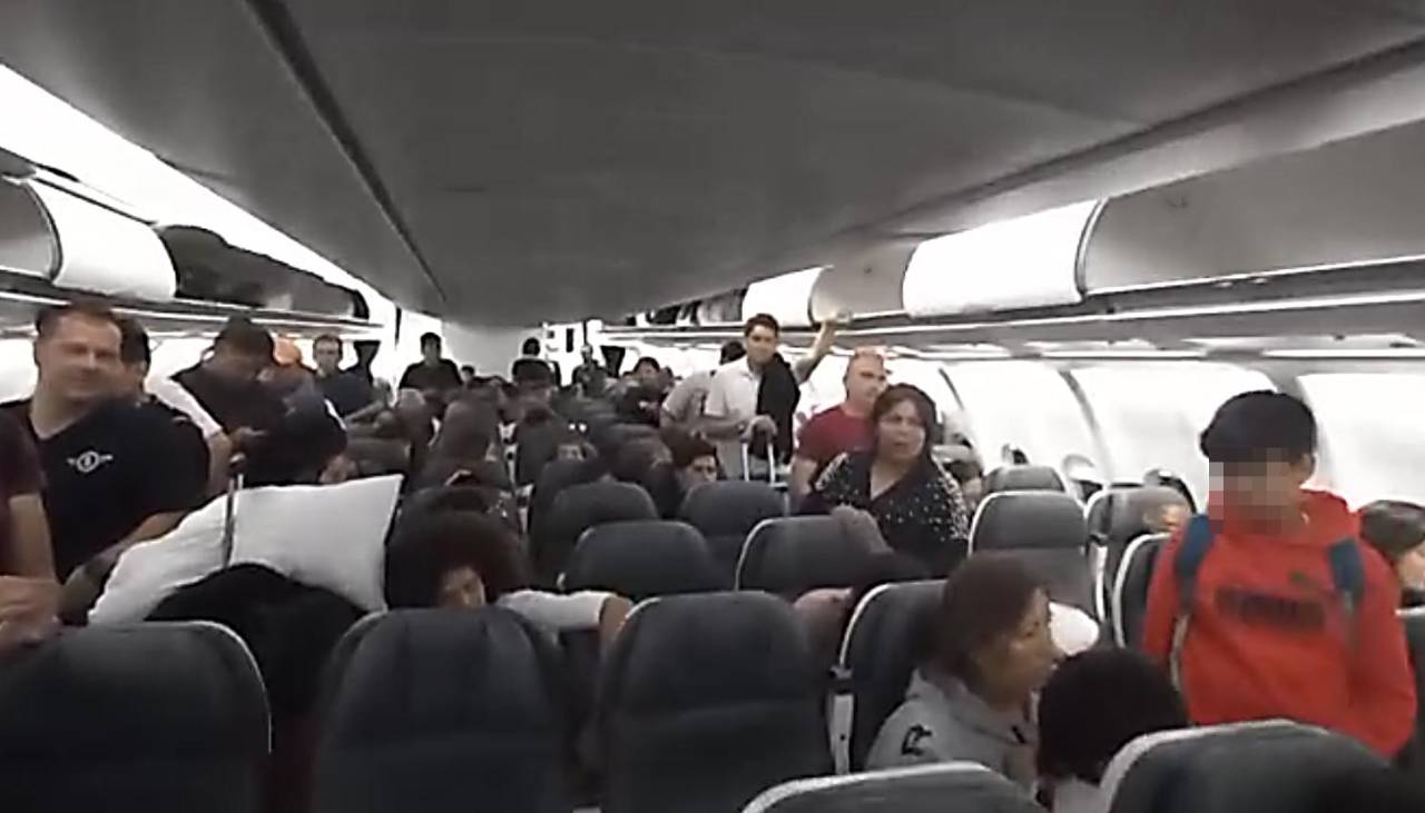 BoA evacúa a pasajeros de un vuelo que debía partir de Madrid con rumbo a Santa Cruz, denuncian viajeros