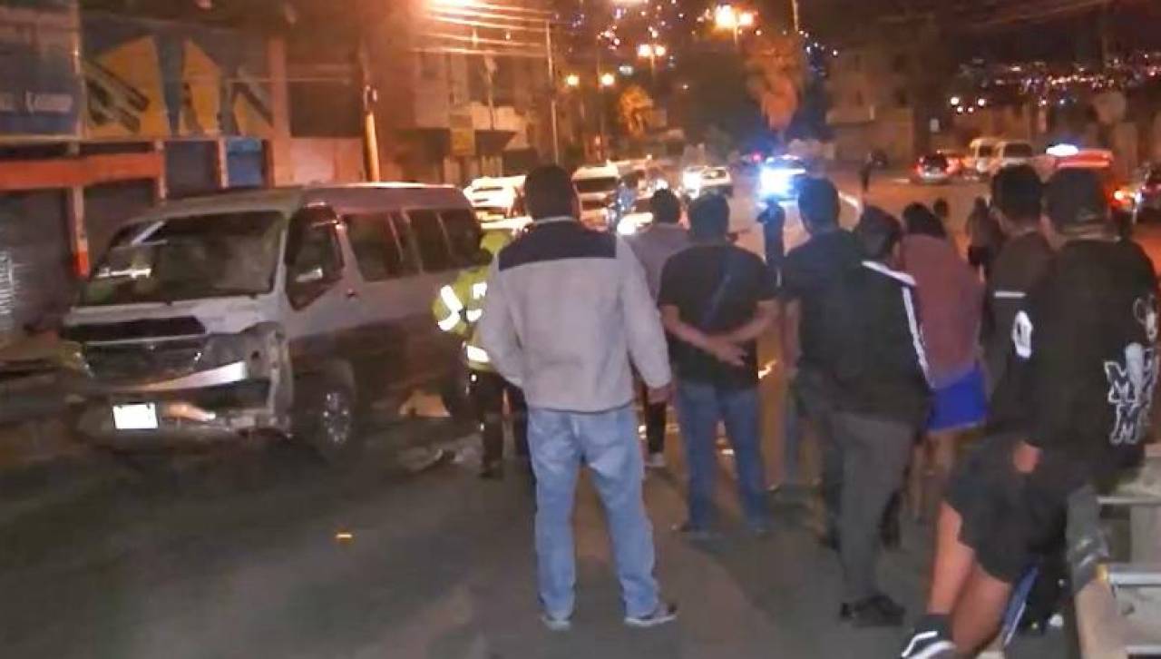 Hombre murió atropellado por un minibús al intentar cruzar una avenida en Cochabamba