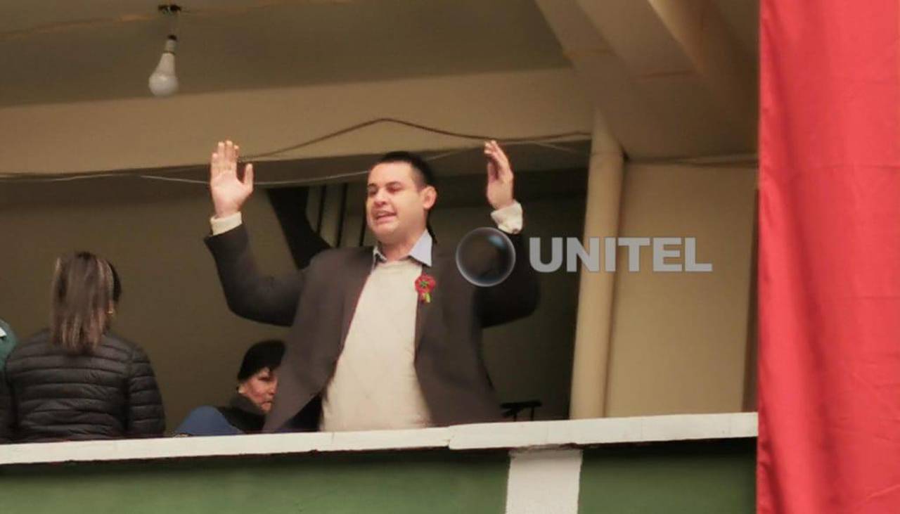 “No me oculto”: Paul Coca llega a la Felcc de La Paz para declarar por el caso Zúñiga