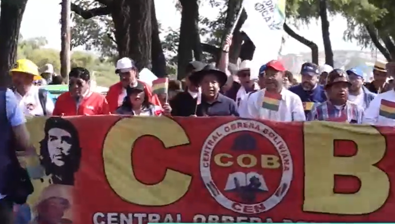 A la cabeza de Arce y Choquehuanca, inicia la marcha por el Día del Trabajo