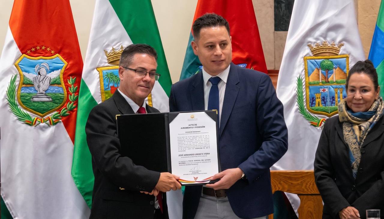 Oficial: José Armando Urioste jura como fiscal general interino de Bolivia