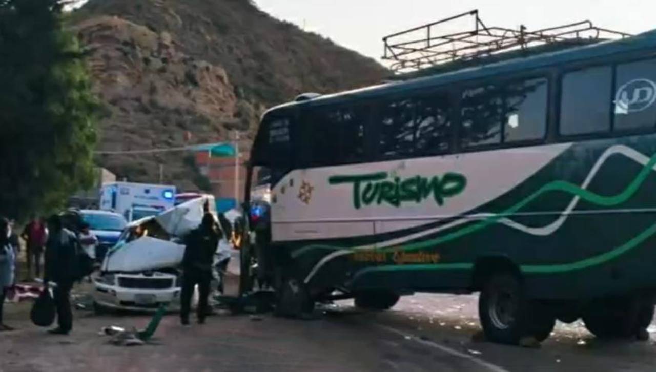 Al menos cinco heridos tras el choque entre una vagoneta y un bus en la ruta Sucre – Potosí