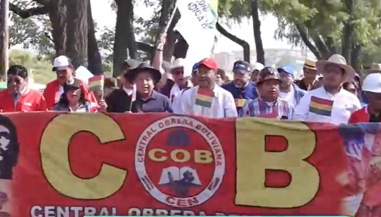 A la cabeza de Arce y Choquehuanca, inicia la marcha por el Día del Trabajo