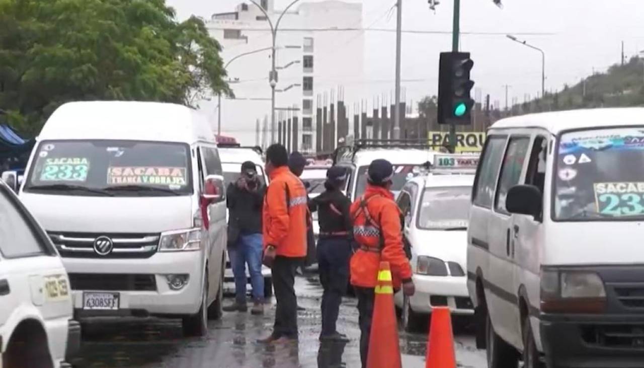 Al menos 40 choferes en Cochabamba serán sancionados tras denuncia de cobros excesivos y malos tratos