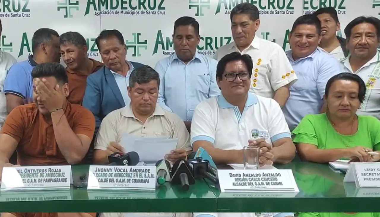 Alcaldes se declaran en emergencia y dan 24 horas al Gobierno para revocar “restricciones presupuestarias”