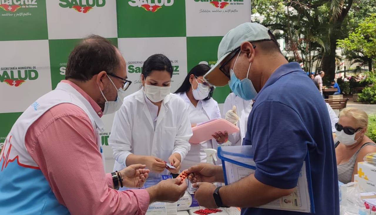 Santa Cruz: en plena plaza 24 de Septiembre, instalan un punto de vacunación y pruebas contra el Covid