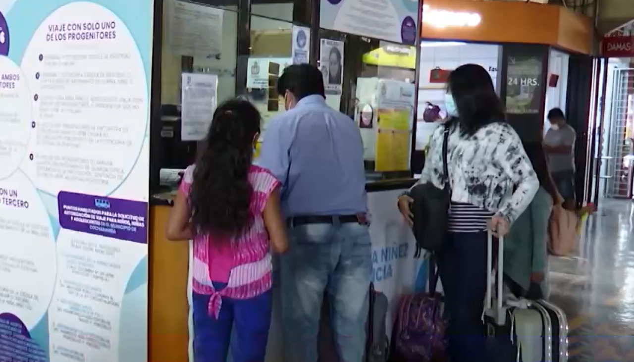 Defensoría anuncia controles en terminales y pide a padres tramitar los permisos de viaje