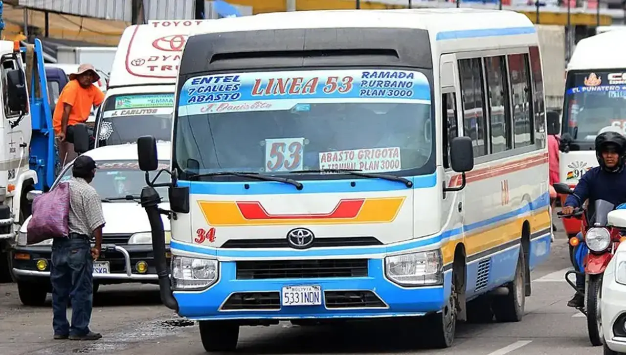 Diésel: Transporte urbano cruceño pide tarifa transitoria y dice que trabaja el 60% de unidades