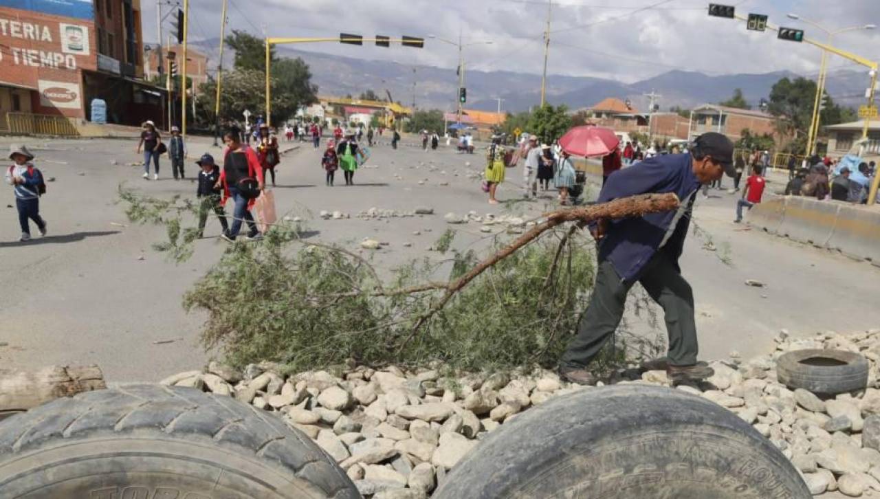 Pese a las dificultades por los bloqueos en Cochabamba, la DDE dice que no se puede cambiar la modalidad de clases a virtual